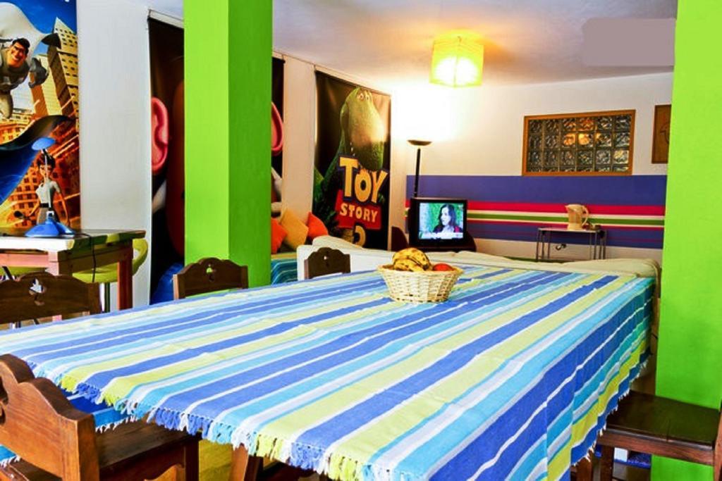 Coloured Studio FAO Oda fotoğraf
